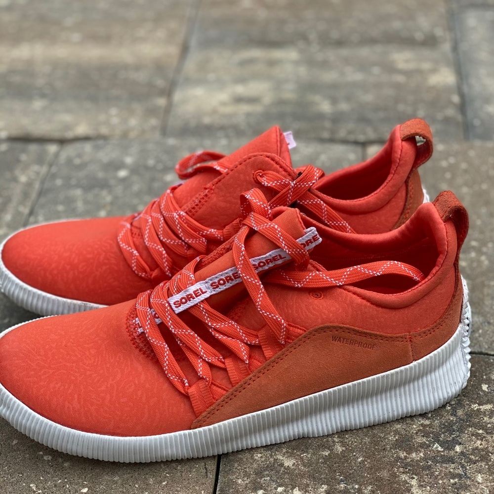 Sorel Out ‘N About waterproof sneakers like new!